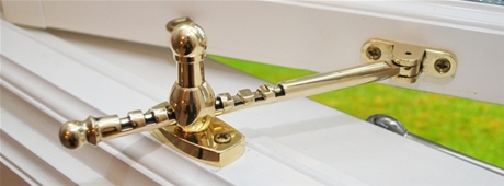 Nyhet! Barnsäkert vädringsbeslag i tidsenlig design